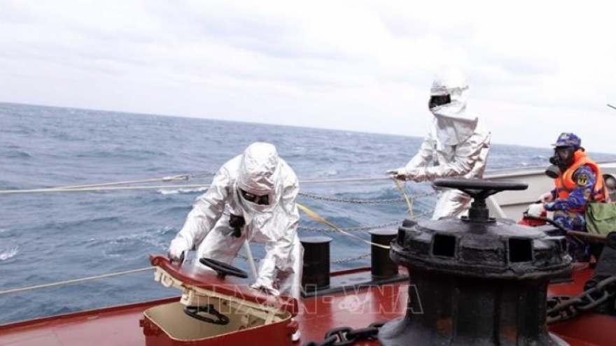 Vietnamese, Chinese navies hold joint patrol in Gulf of Tonkin